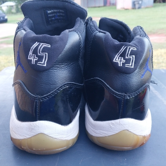 Air Jordan 11 - Picture 3 of 6